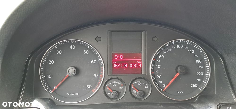 Volkswagen Jetta 1.6 FSI Trendline - 9
