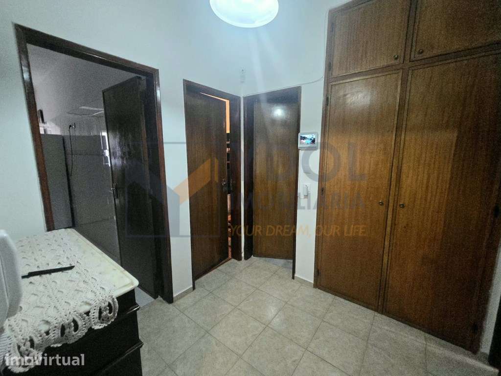 Apartamento T2 Semi-remodelado junto ao Hospital do Barreiro - Grande imagem: 3/15