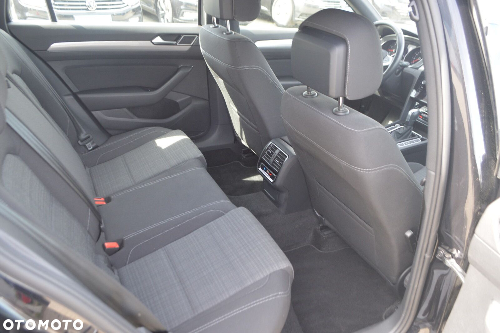 Volkswagen Passat 2.0 TSI Business DSG - 25