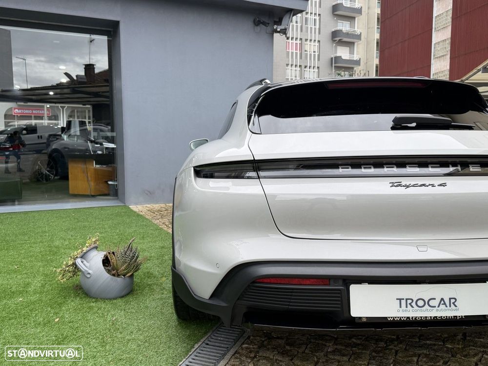 Porsche Taycan Cross Turismo 4 - 16
