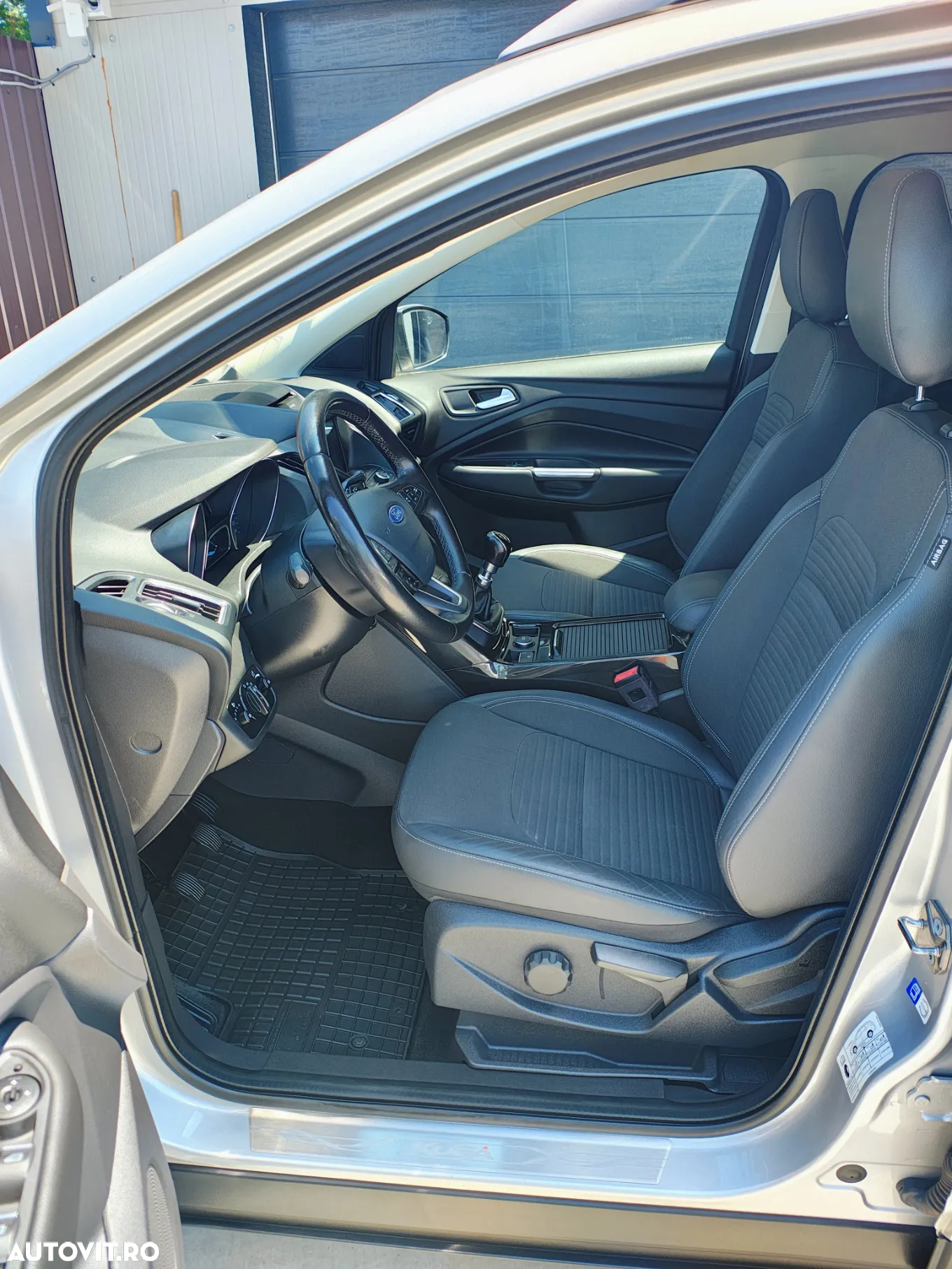 Ford Kuga 2.0 TDCi 2x4 Titanium - 8