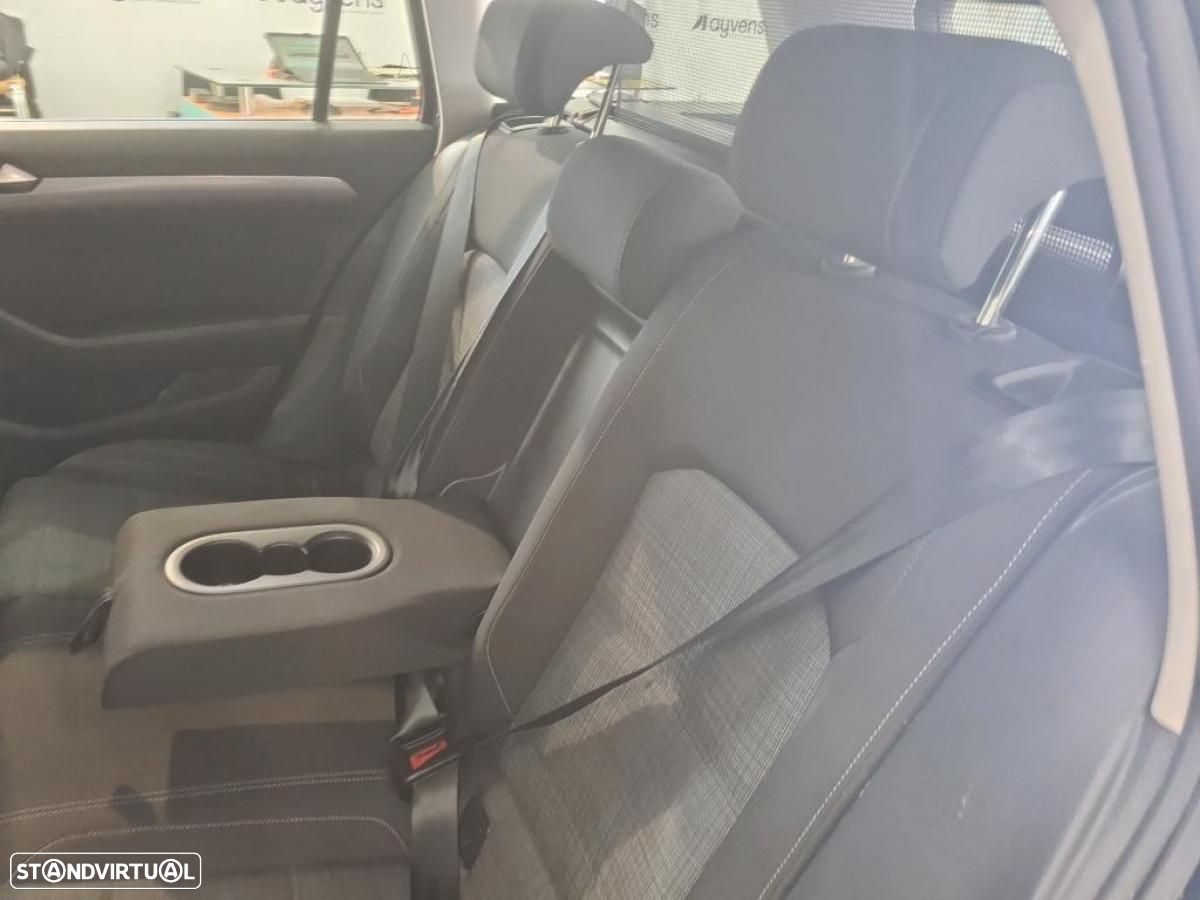 VW Passat Variant 1.6 TDI Business DSG - 3