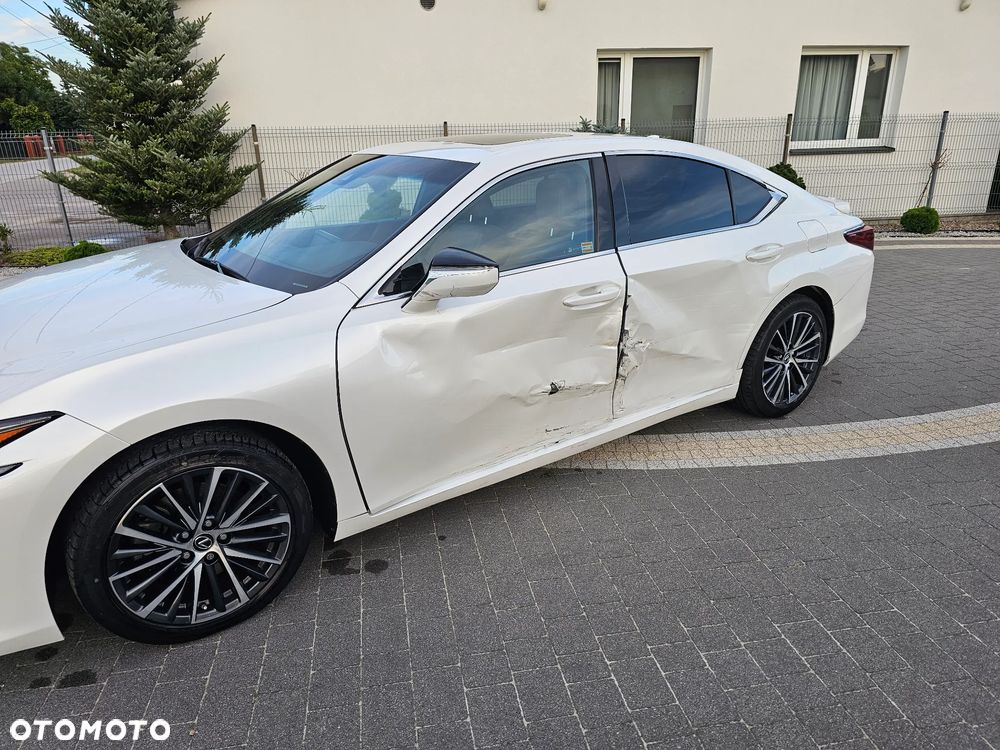 Lexus ES 300h Business Edition - 12