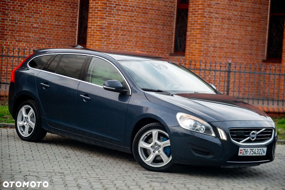 Volvo V60 T6 AWD Geartronic Momentum - 1