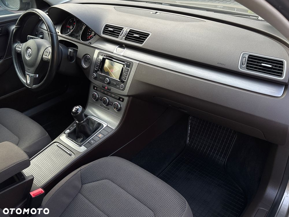Volkswagen Passat 2.0 TDI Highline - 26