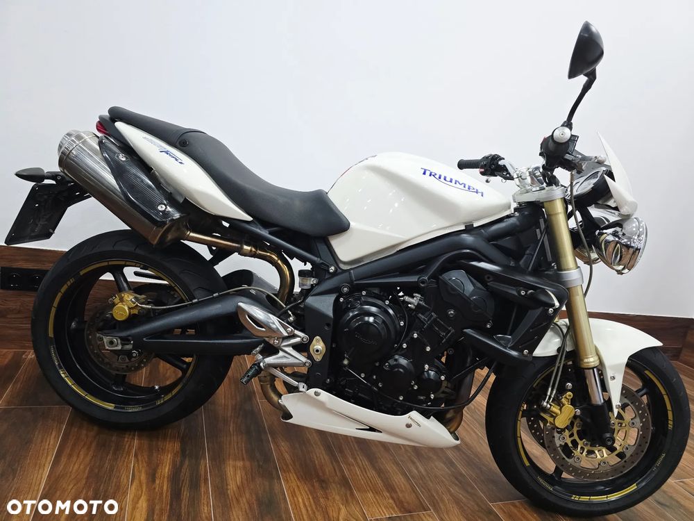 Triumph Street Triple - 10
