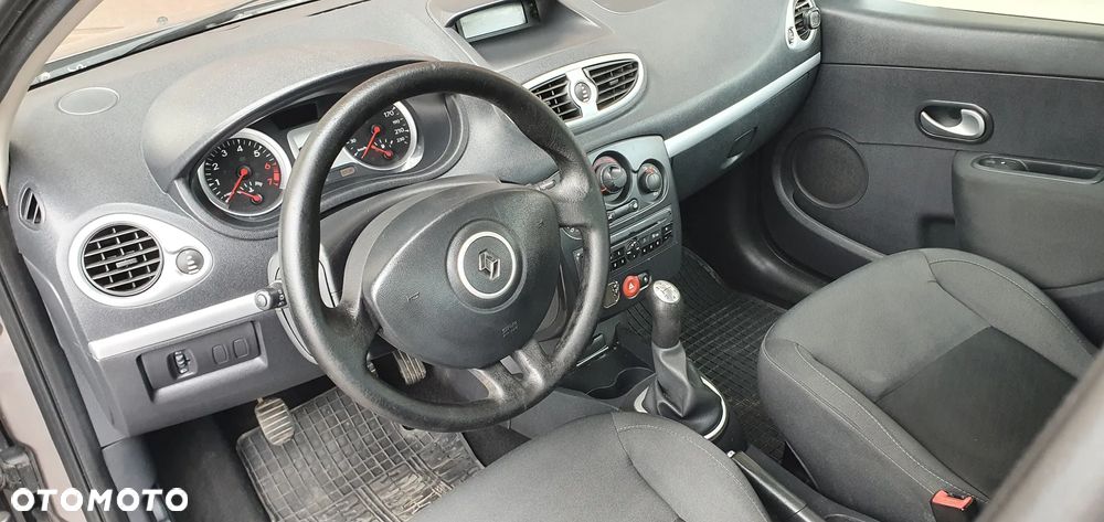 Renault Clio - 10
