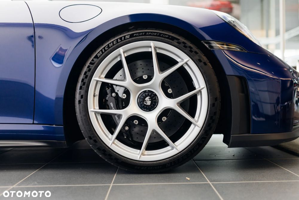 Porsche 911 GT3 Touring PDK - 34