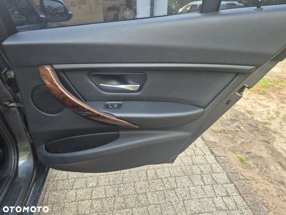 BMW Seria 3 328i - 16
