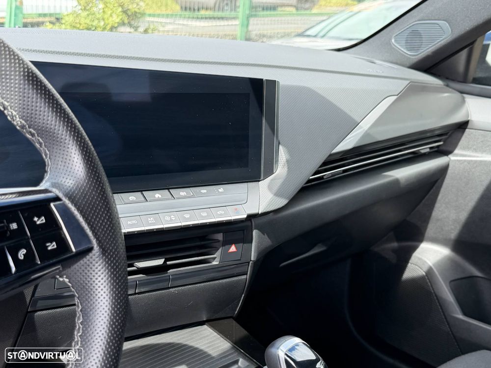 Opel Astra 1.2 T GS Line - 11