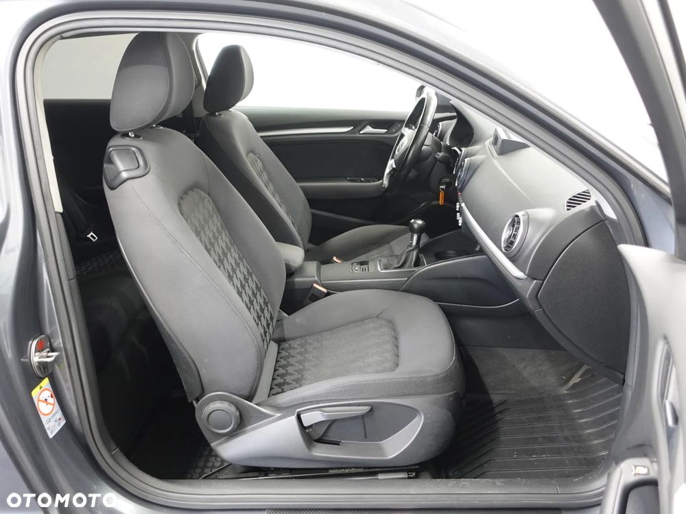 Audi A3 Sportback 2.0 TDI Ambiente - 25