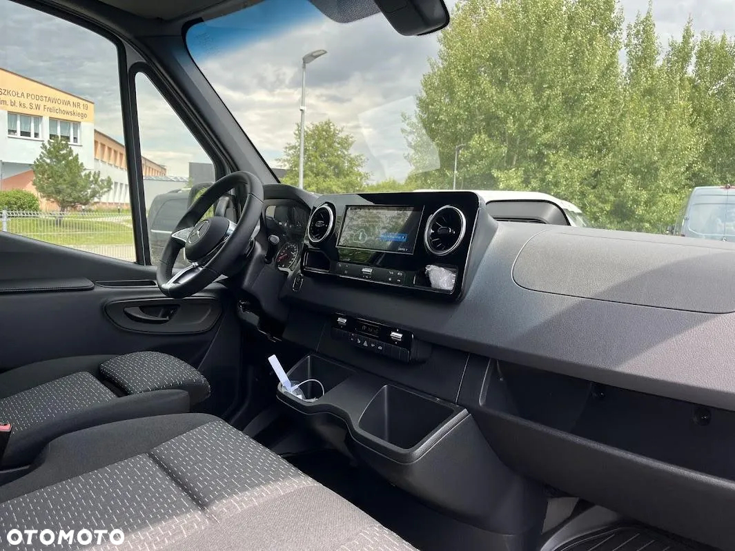 Mercedes-Benz Sprinter - 9