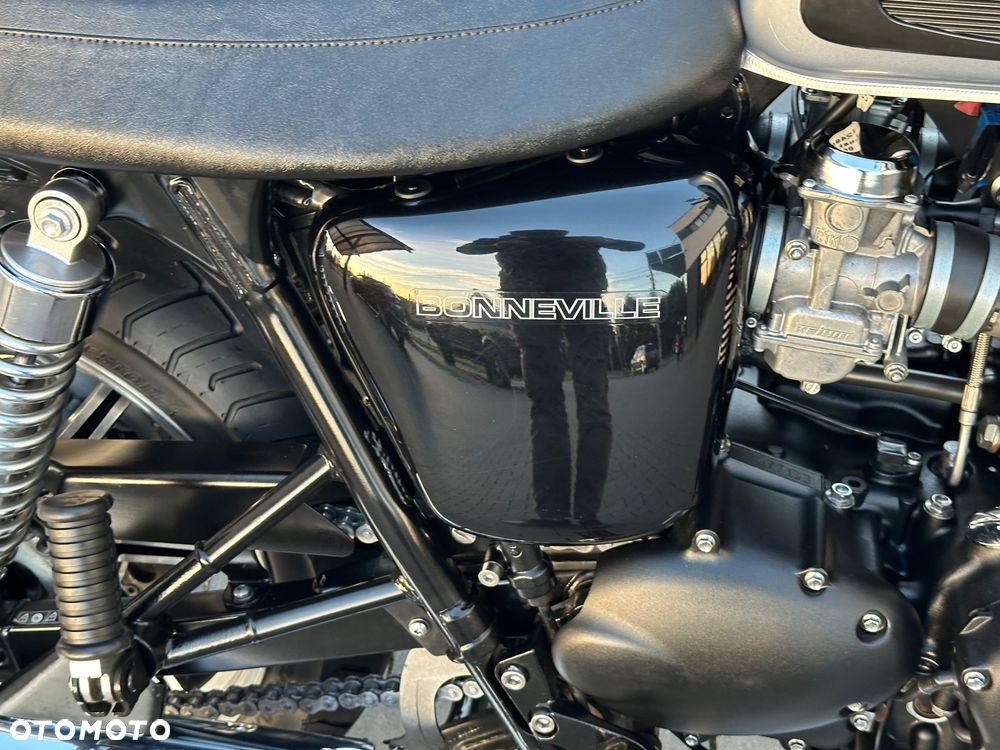 Triumph Bonneville - 14
