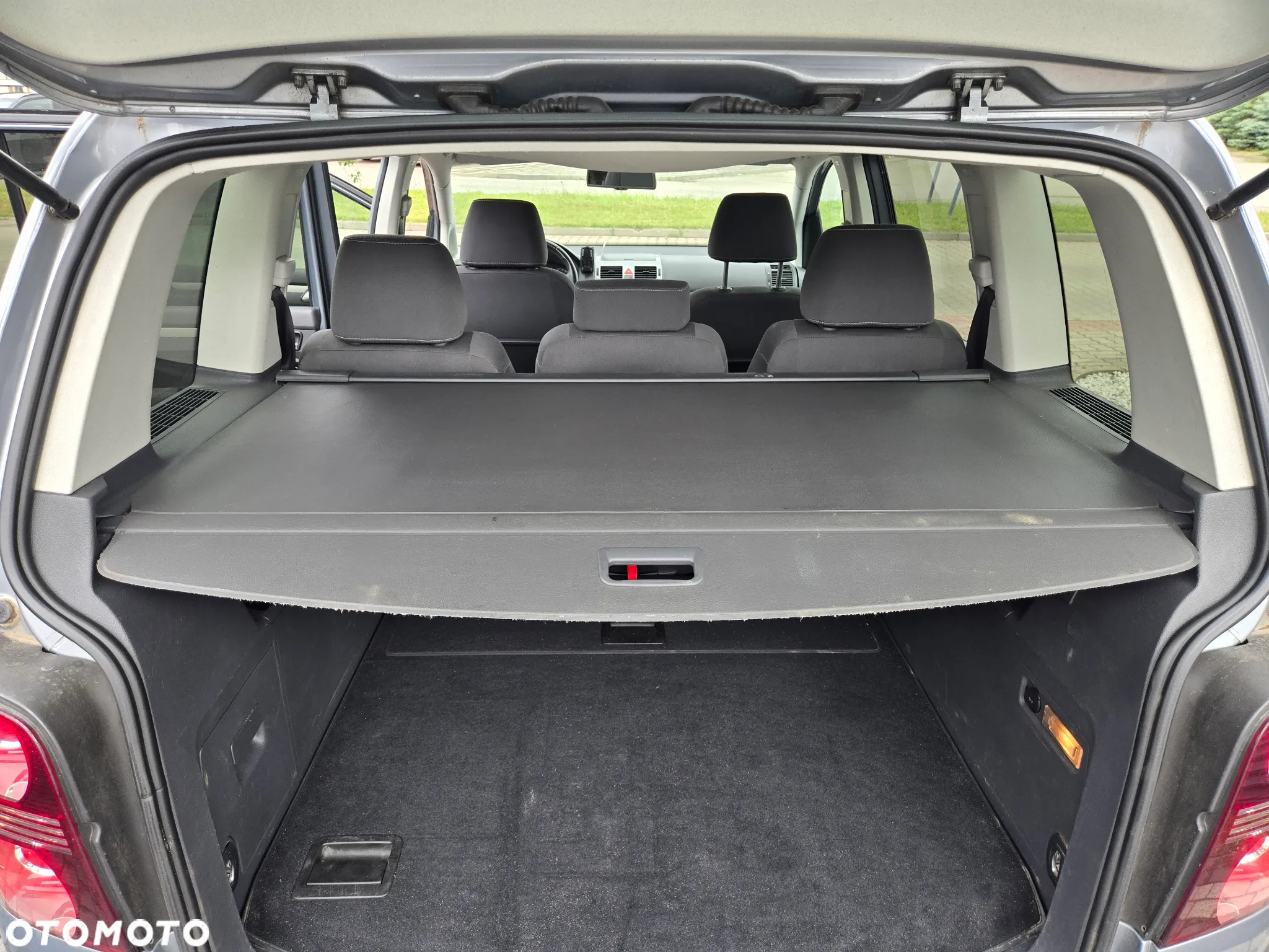 Volkswagen Touran 1.9 TDI DPF DSG Goal - 10