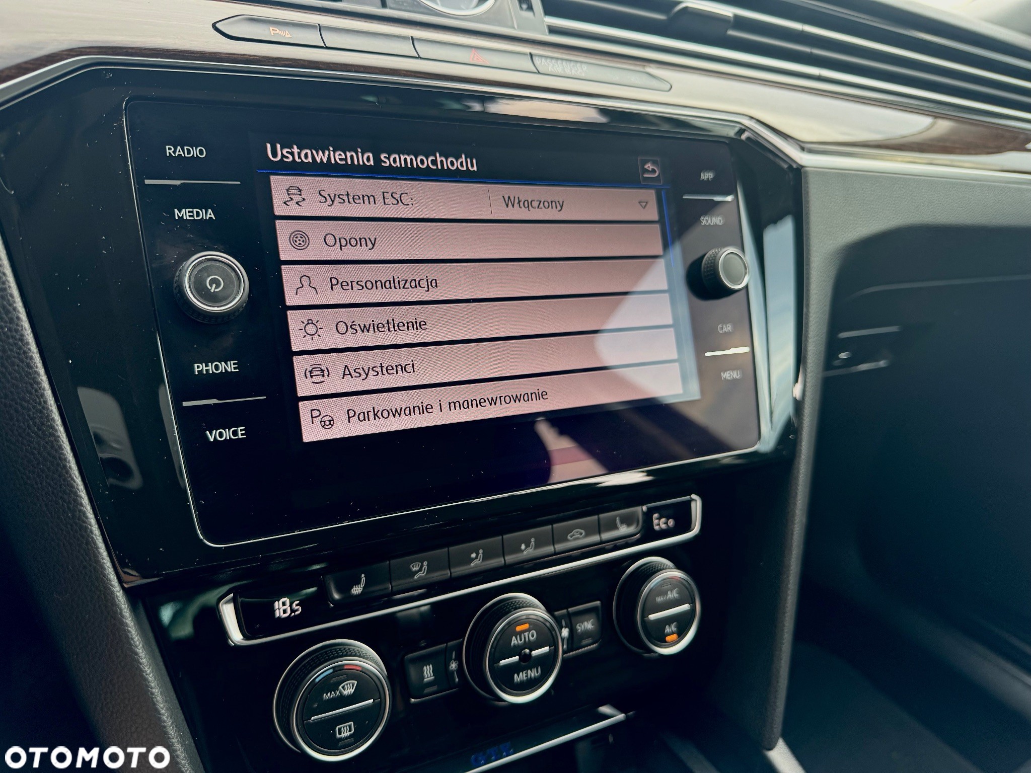 Volkswagen Passat - 32