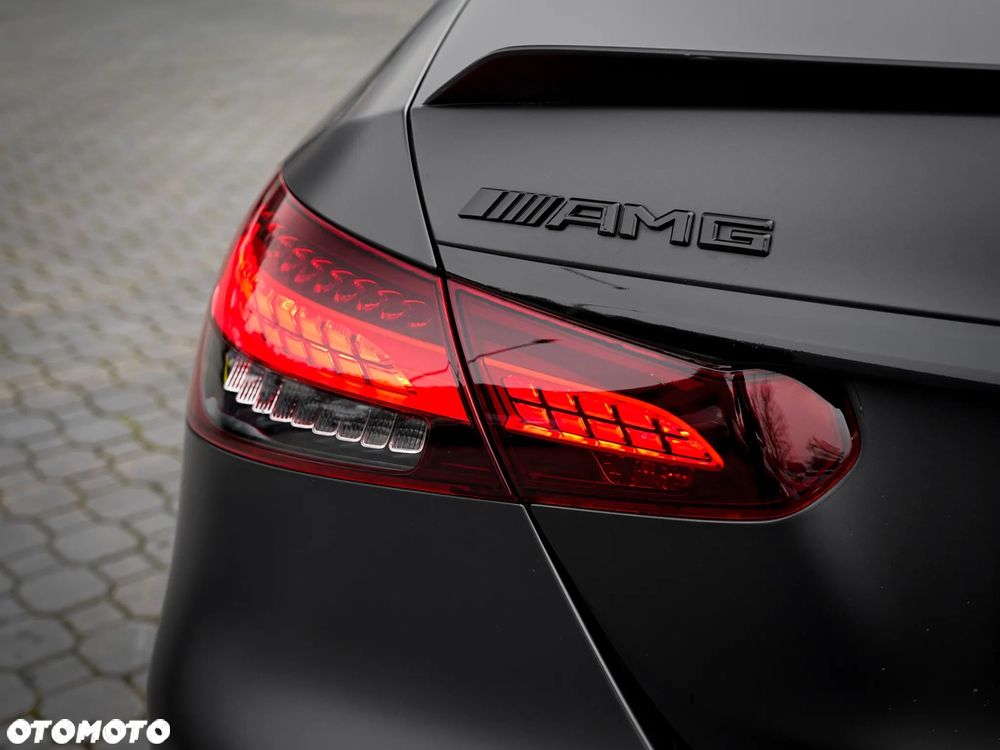 Mercedes-Benz Klasa E AMG 63 S 4Matic+ AMG Speedshift MCT-9G Final Edition - 16
