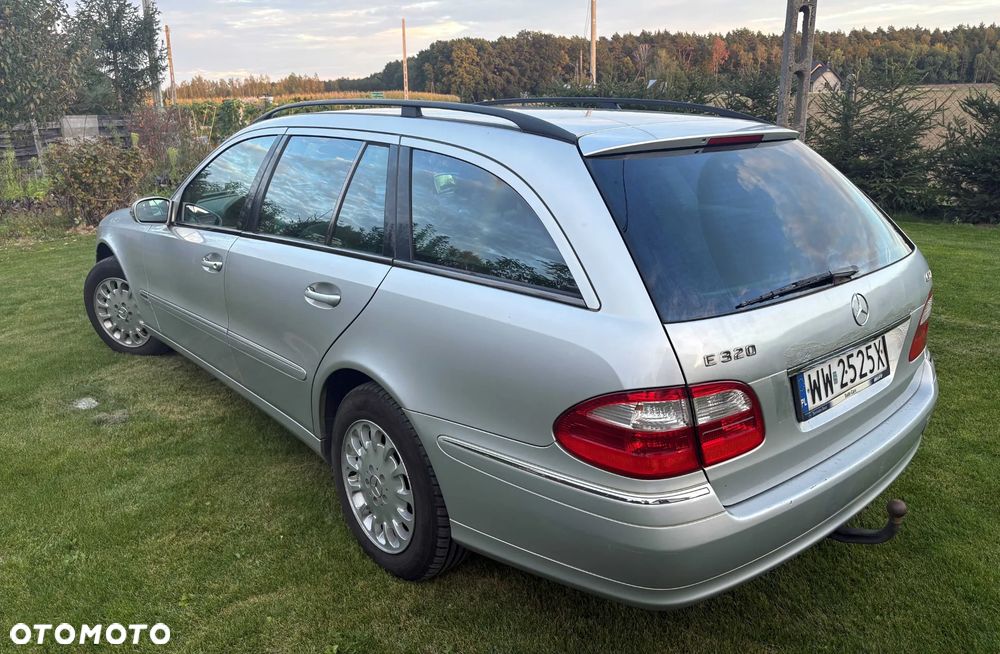 Mercedes-Benz E-Class 2006 photo 4