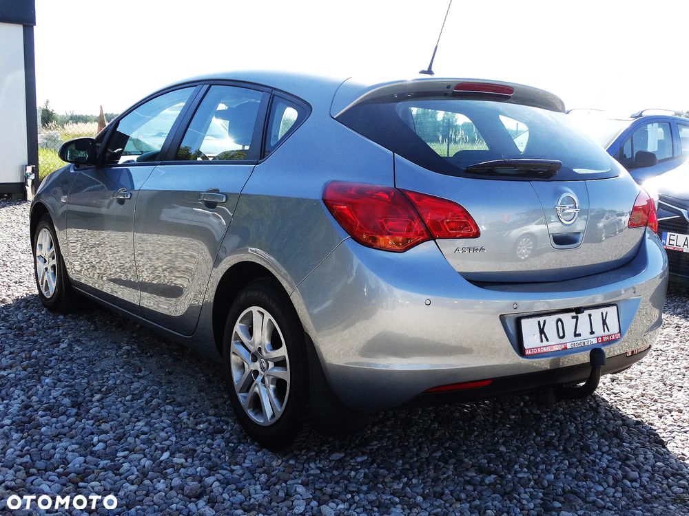 Opel Astra 1.6 Automatik Color Edition - 15