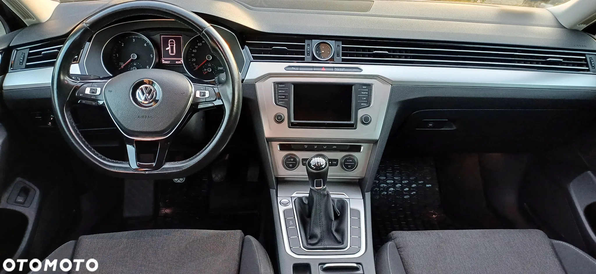 Volkswagen Passat 1.6 TDI BMT Comfortline - 26