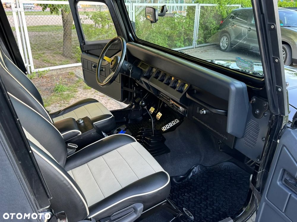 Jeep Wrangler - 13