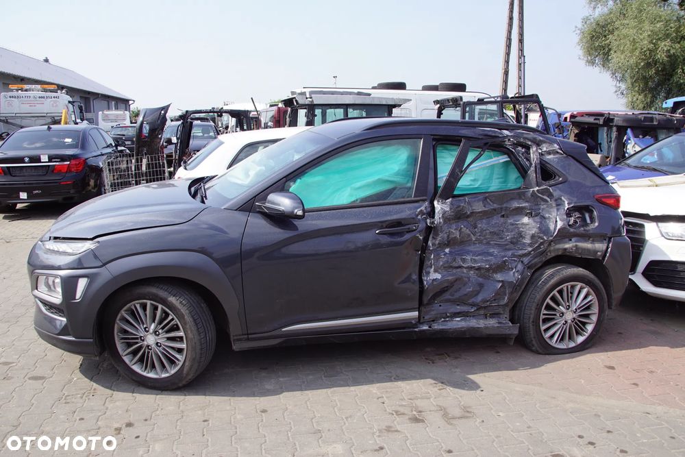 Auto na części - Hyundai Kona I 1.6 T-GDI 177 KM G4FJ D7UF1 YG7 2019R Silnik Skrzynia Drzwi Maska Błotnik Zderzak Klapa Lampa Lusterko Klamka Szyba Deska Kokpit Sterownik Moduł Czujnik Licznik Wyświetlacz Panel Kierownica - 4