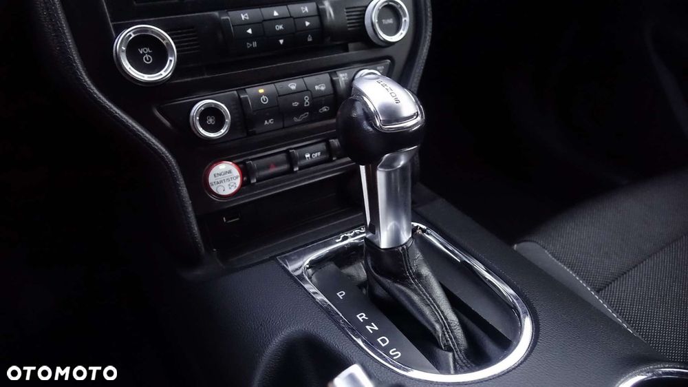 Ford Mustang - 40