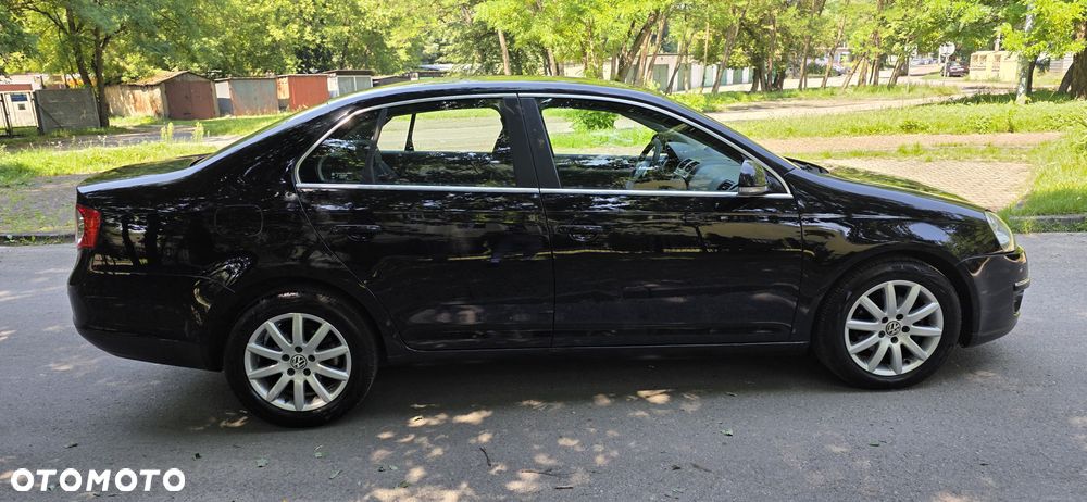 Volkswagen Jetta 2.0 TDI DPF Sportline DSG - 5