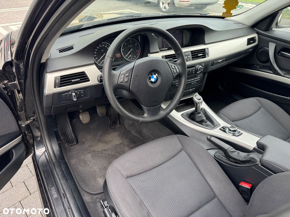 BMW Seria 3 318d - 16