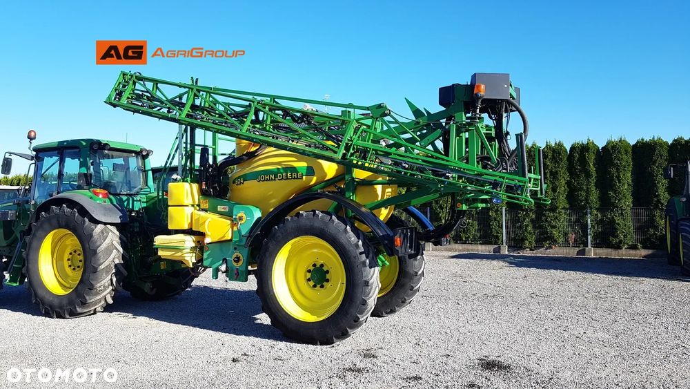 John Deere 824 - 6