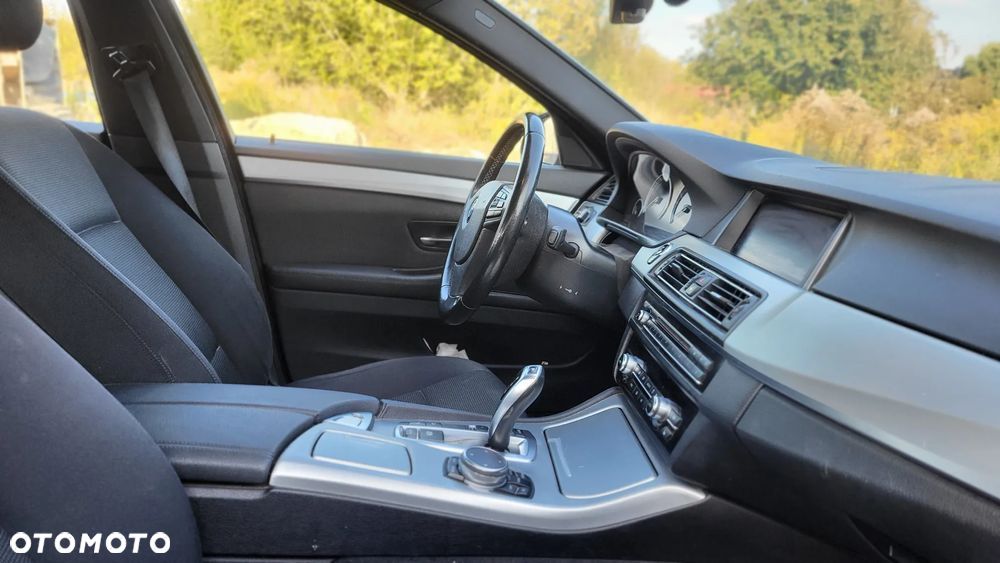 BMW Seria 5 525d xDrive - 17