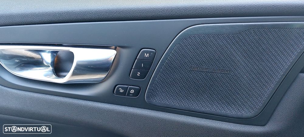 Volvo XC 60 2.0 B5 R-Design AWD - 29