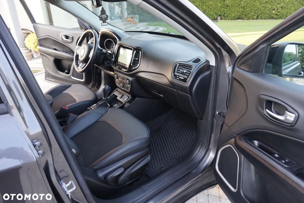 Jeep Compass - 24