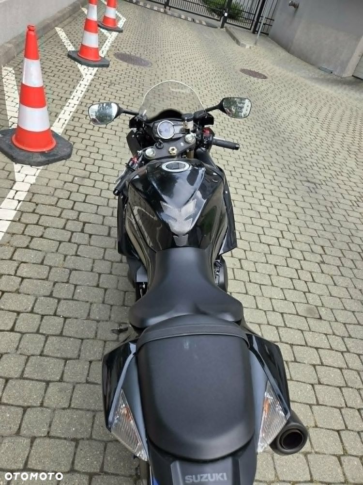 Suzuki GSX-R - 10
