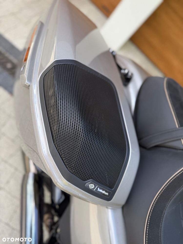 Harley-Davidson CVO Street Glide - 10