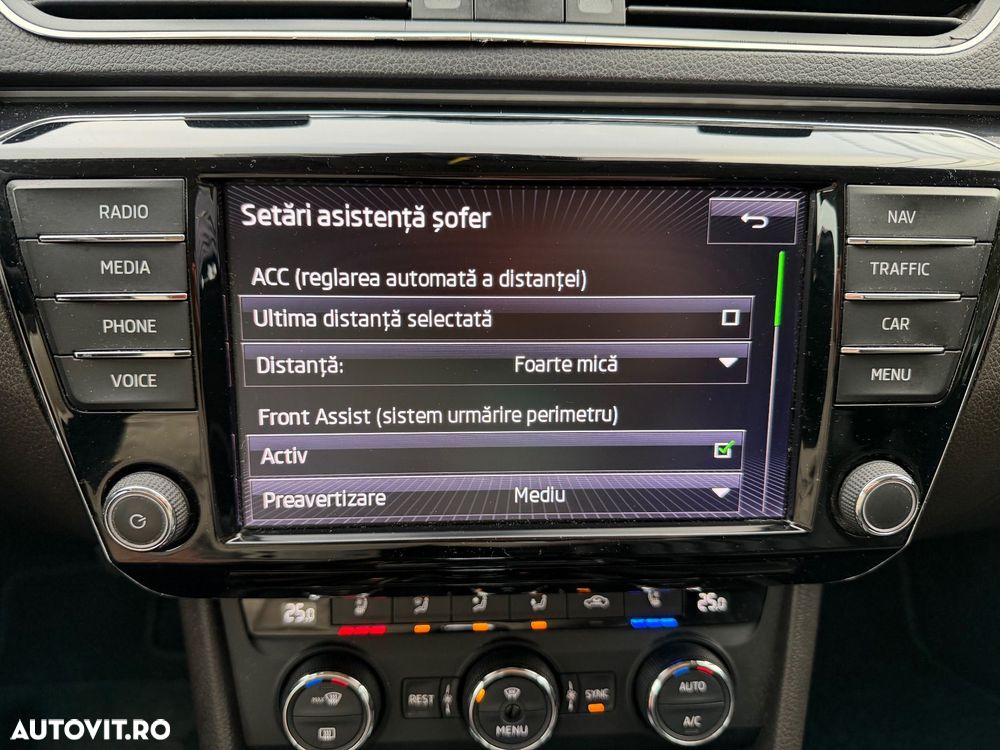 Skoda Superb Combi 2.0 TDI DSG 4X4 Laurin & Klement - 33