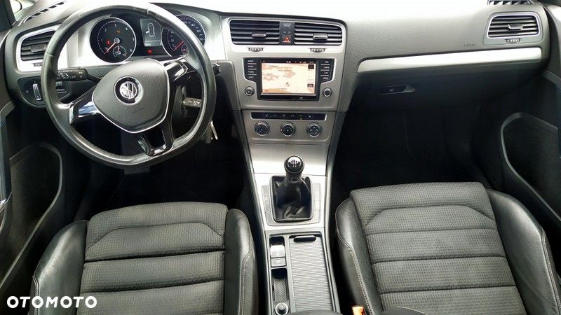 Volkswagen Golf - 22