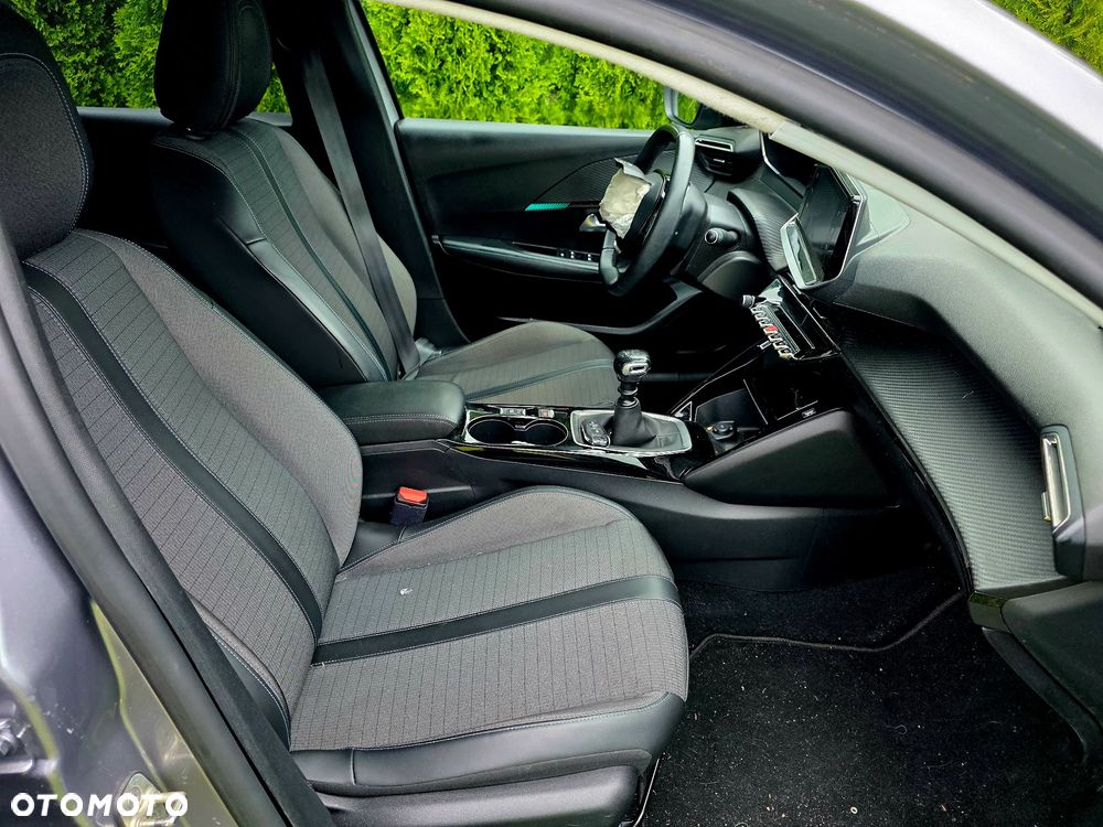 Peugeot 208 Benzin 100 Allure - 12