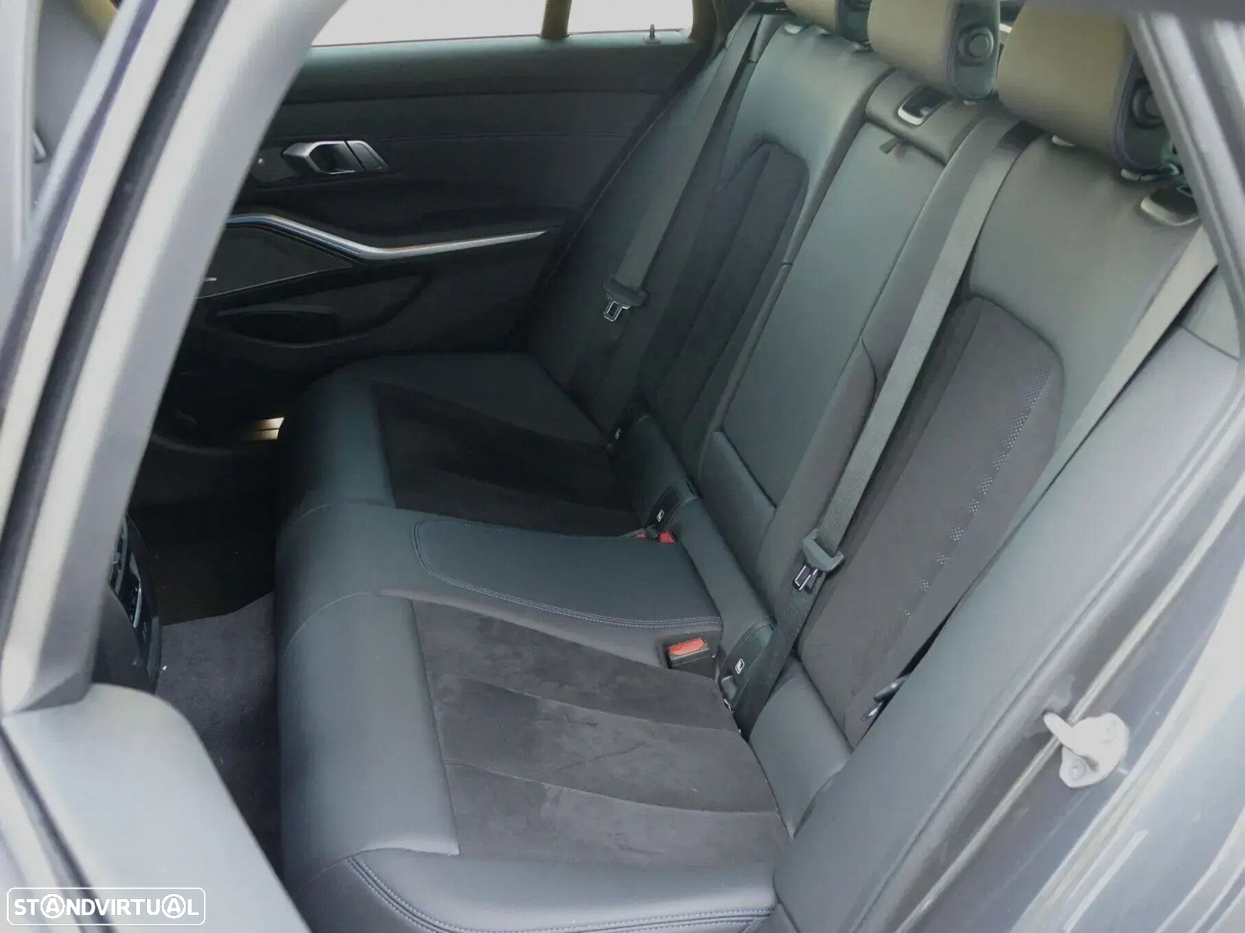 BMW 330 e Touring Pack M Auto - 30