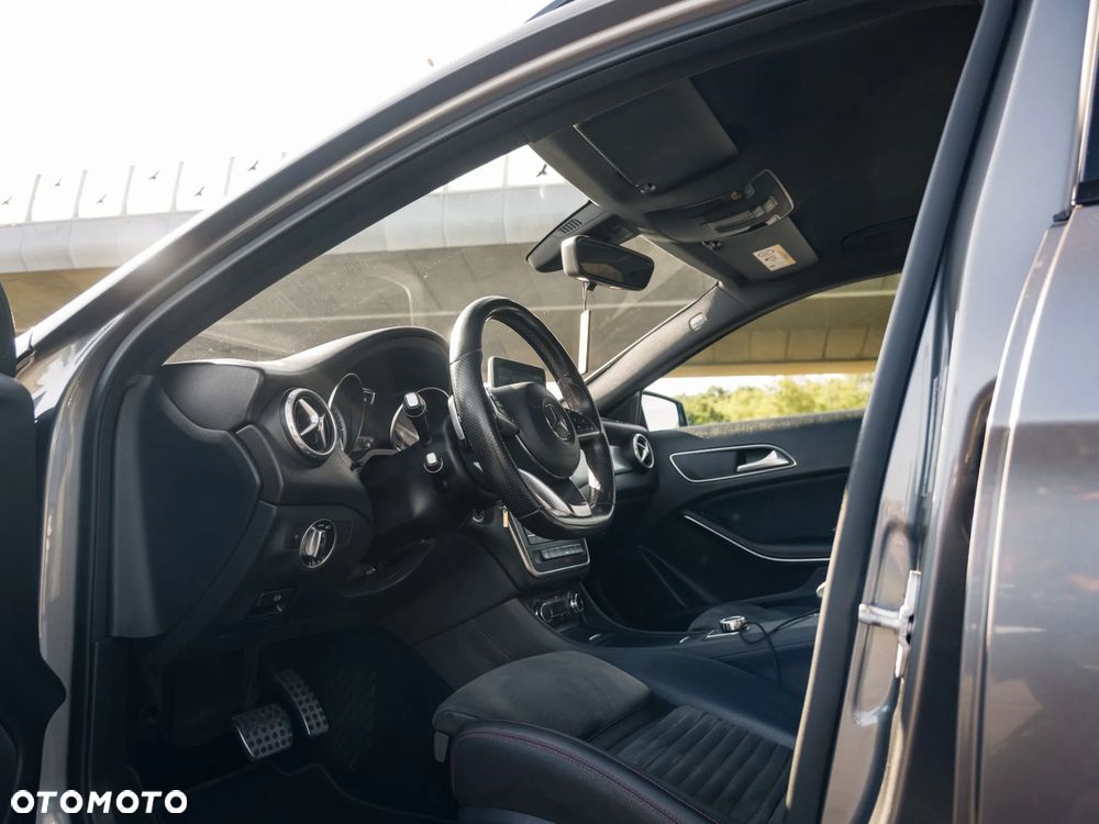Mercedes-Benz GLA 200 7G-DCT AMG Line - 13