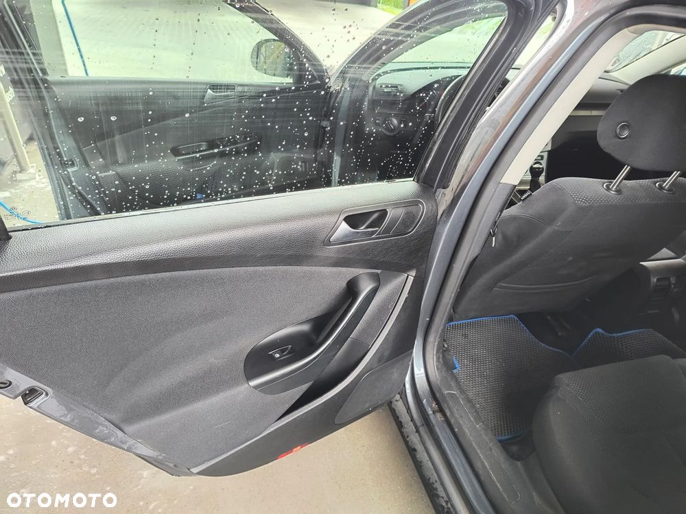Volkswagen Passat 1.9 TDI Comfortline - 17
