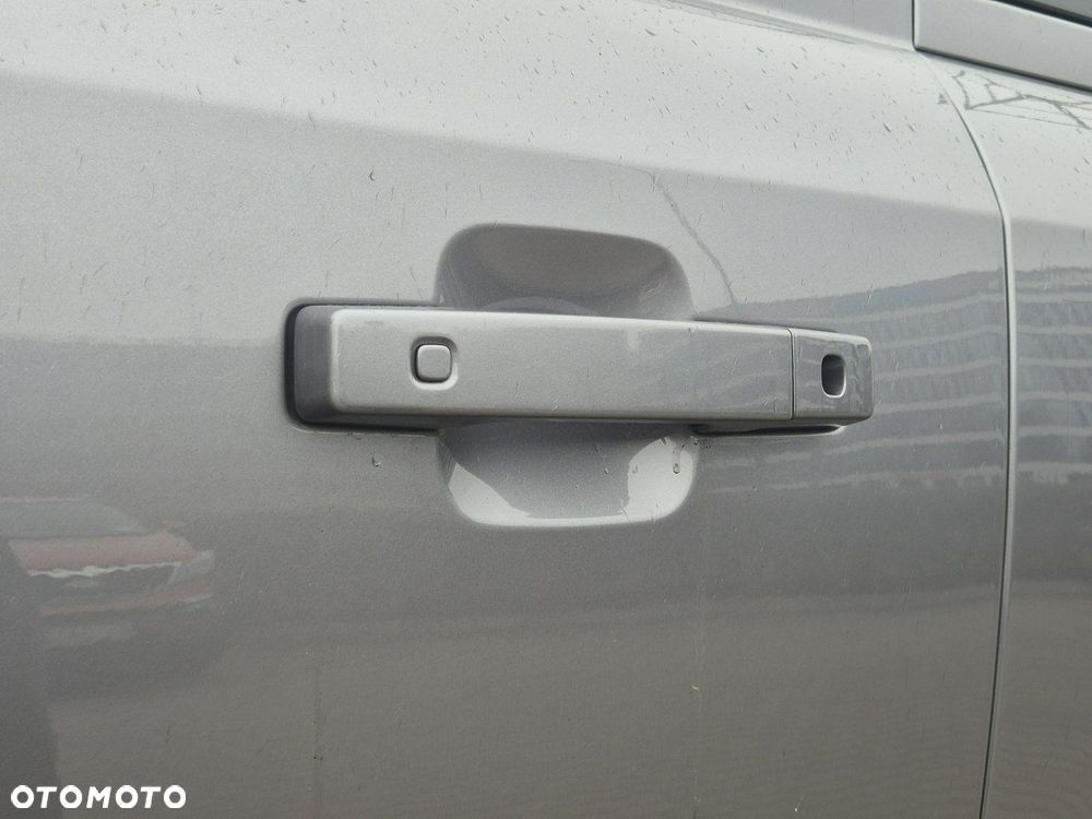 Land Rover Defender - 18