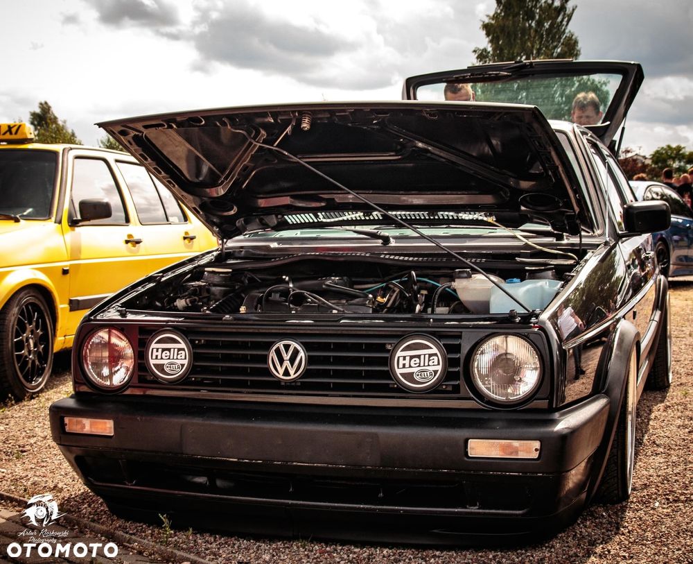 Volkswagen Golf 1.8 GT - 1