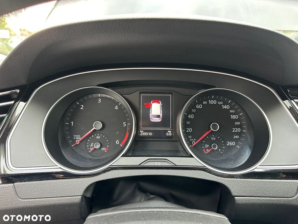 Volkswagen Passat - 16