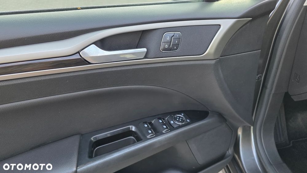 Ford Fusion 2.0 EcoBoost Titanium - 22