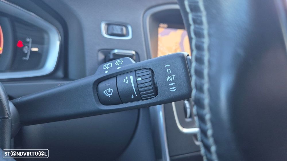 Volvo V60 2.0 D2 R-Design Momentum - 29