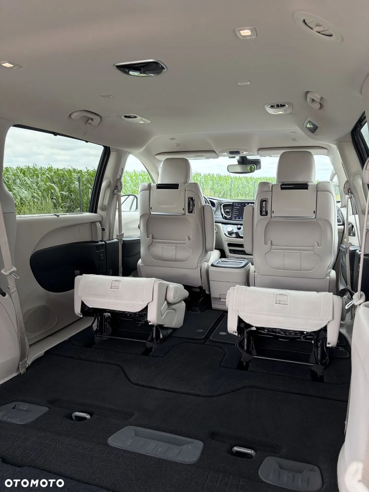 Chrysler Pacifica - 30