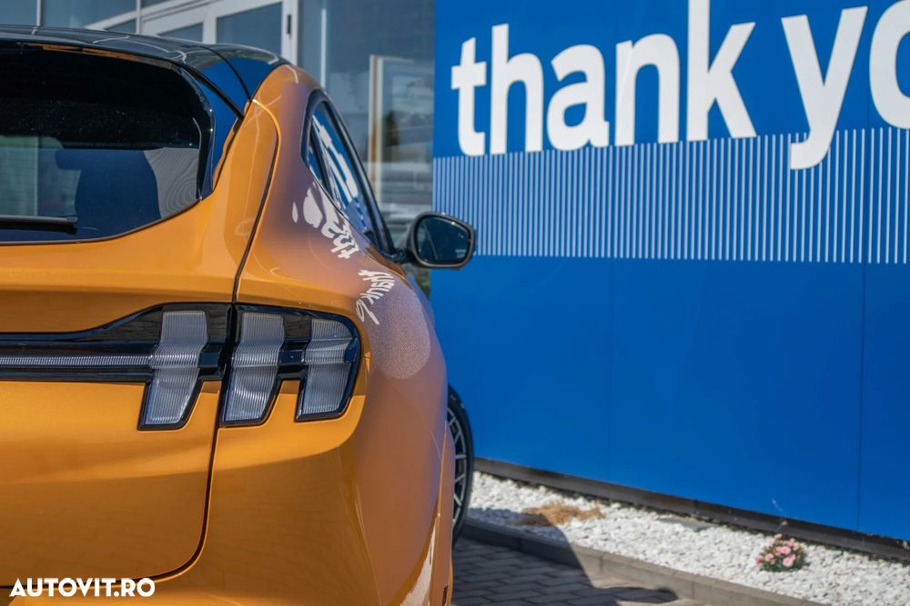 Ford Mustang Mach-E - 6