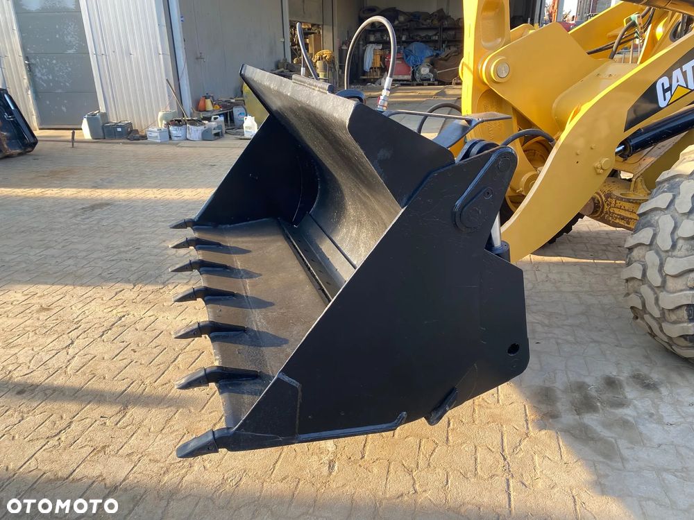 Caterpillar CAT 908M, 2017 ROK, 3900 MTH, ŁYŻKA OTWIERANA + WIDŁY, z NIEMIEC, - 22