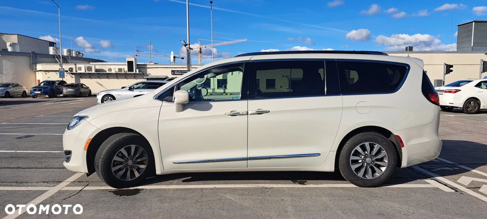 Chrysler Pacifica - 8