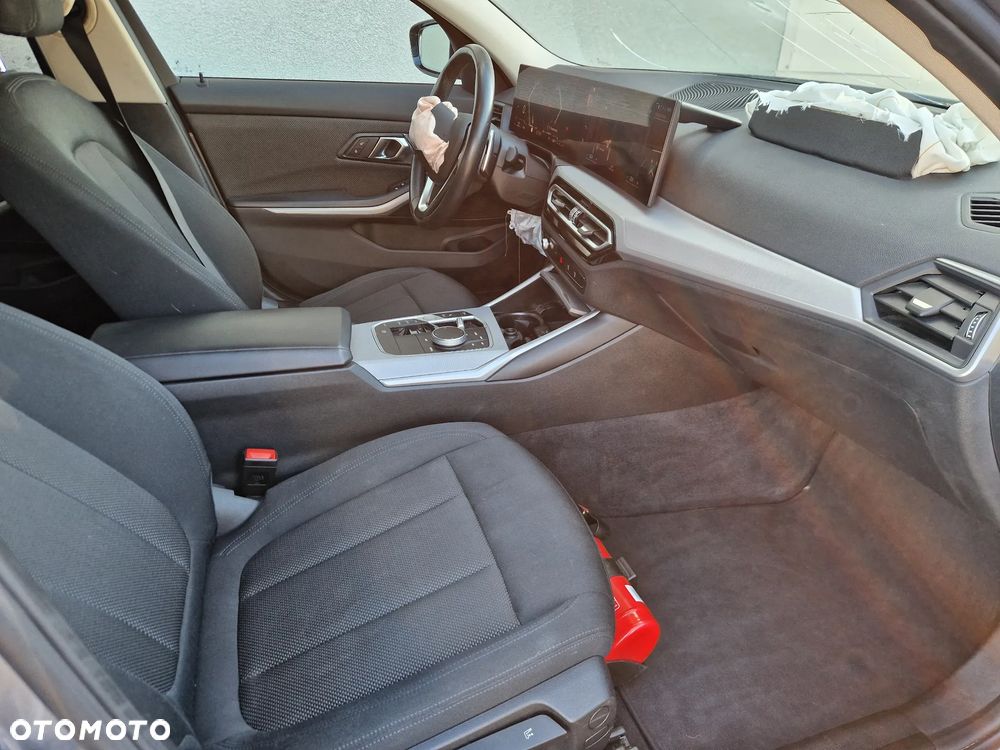 BMW Seria 3 318i - 15